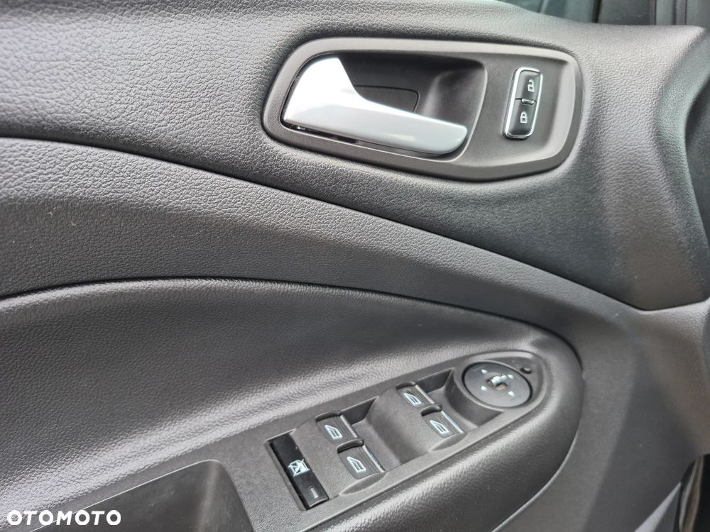 Ford Kuga 1.6 EcoBoost 2x4 Titanium - 12