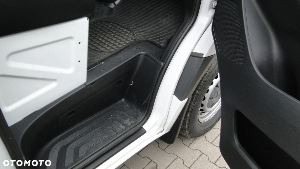 Mercedes-Benz SPRINTER - 16