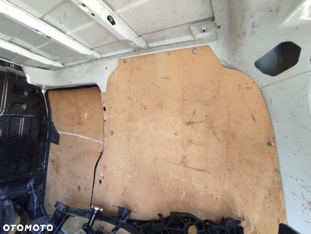 Nissan NV200 - 25