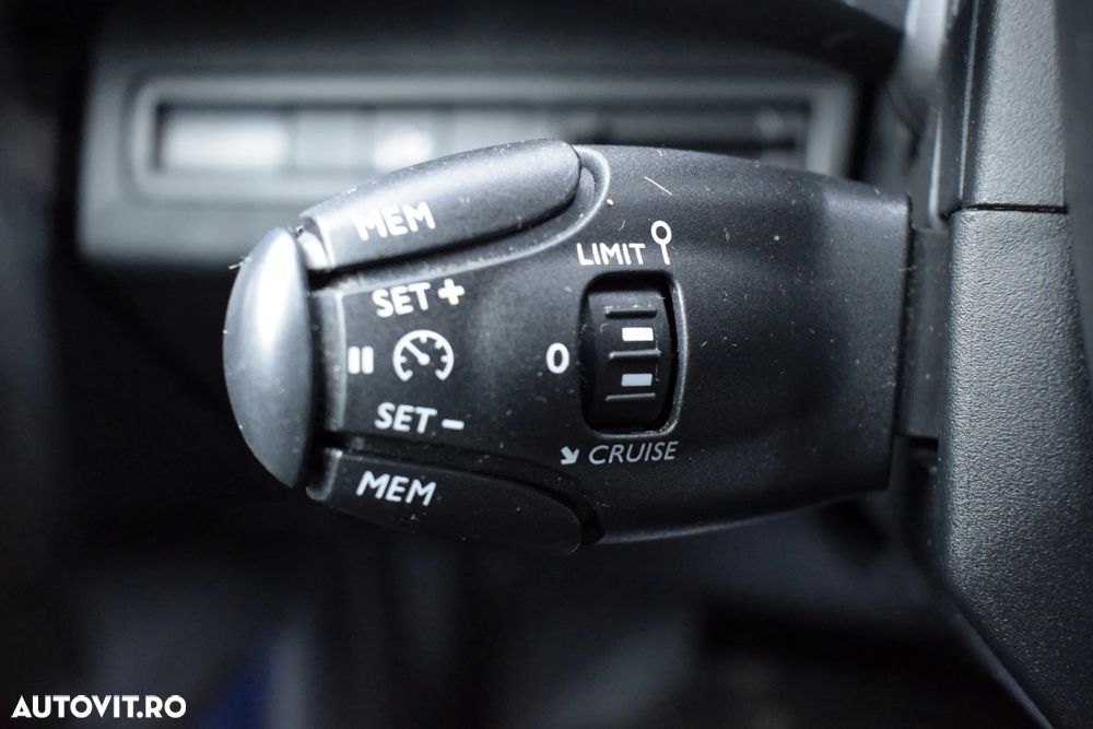 Peugeot 3008 1.6 BlueHDI S&S EAT6 Allure - 23