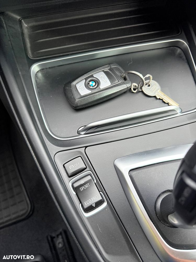 BMW Seria 3 320d Touring xDrive Aut. - 24