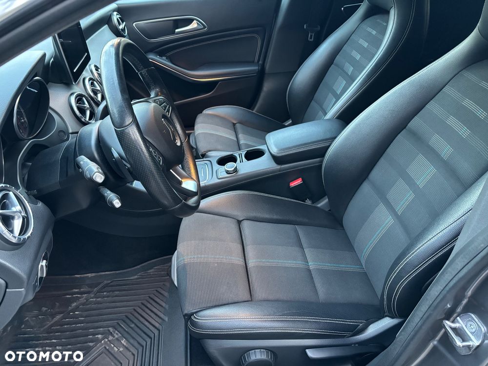 Mercedes-Benz CLA 180 7G-DCT UrbanStyle Edition - 16