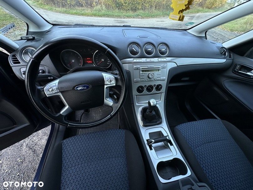 Ford S-Max - 11