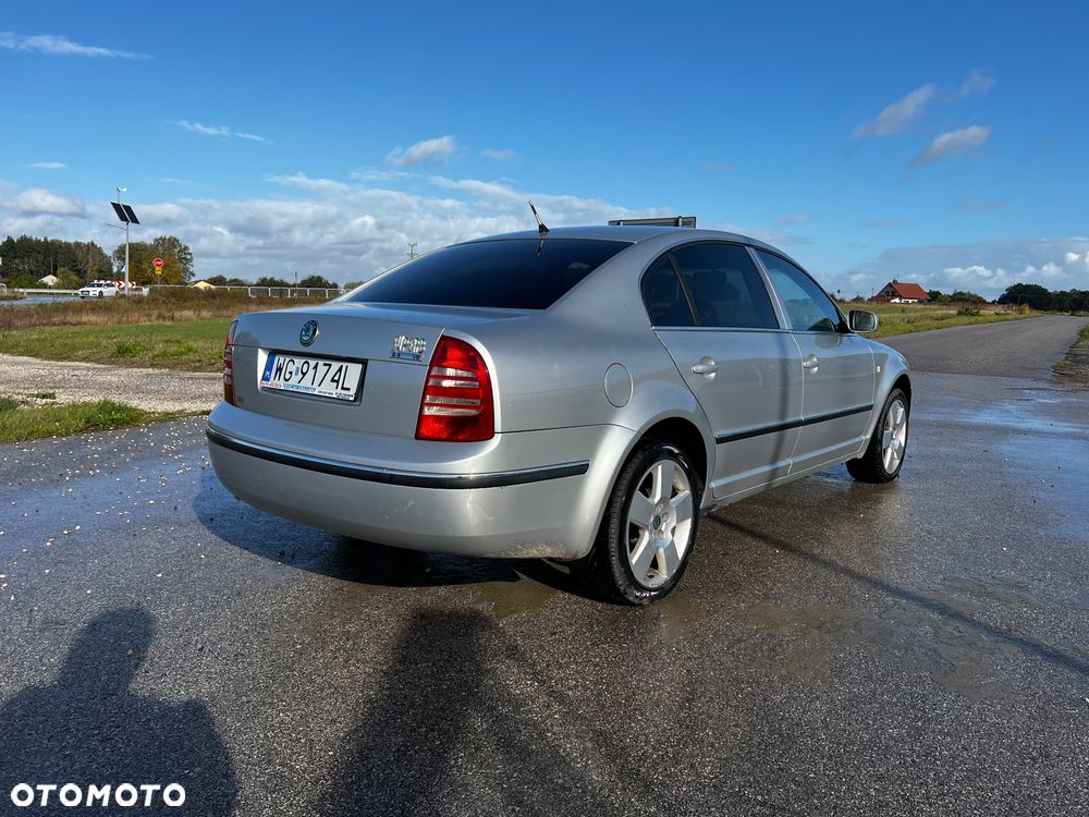 Skoda Superb 2.8 V6 Automatik Elegance - 6
