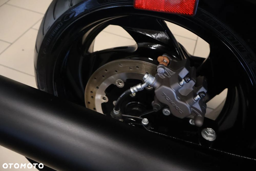 Suzuki Intruder - 14