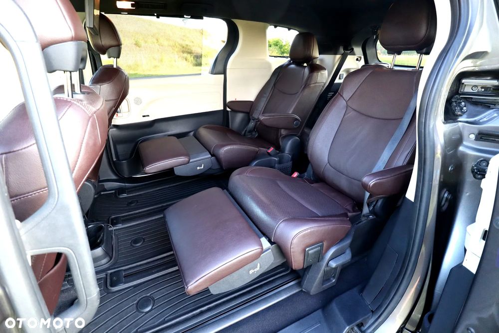 Toyota Sienna - 18