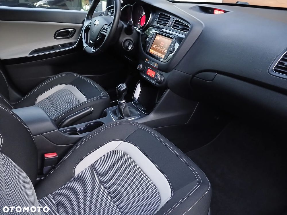 Kia Ceed 1.6 GDI Platinum Edition - 35