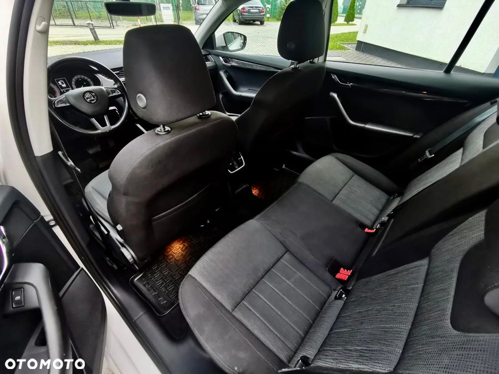 Skoda Octavia 2.0 TDI Style DSG - 15