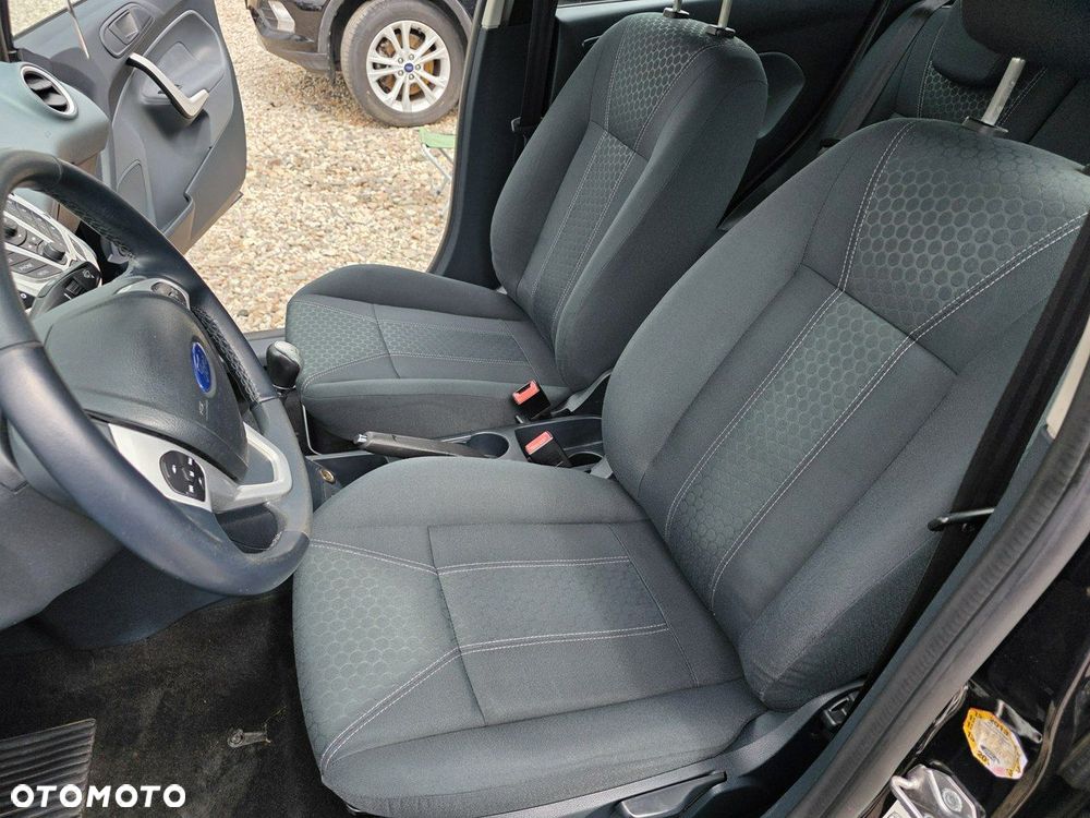 Ford Fiesta - 12