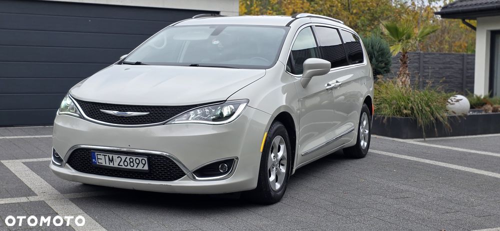 Chrysler Pacifica - 1