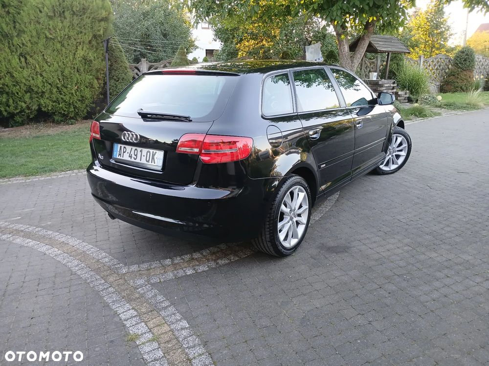 Audi A3 Sportback 1.6 TDI DPF S tronic S line Sportpaket - 8