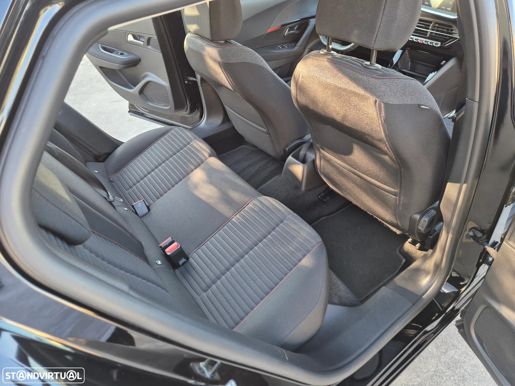 Peugeot 2008 1.2 PureTech Active Pack - 36