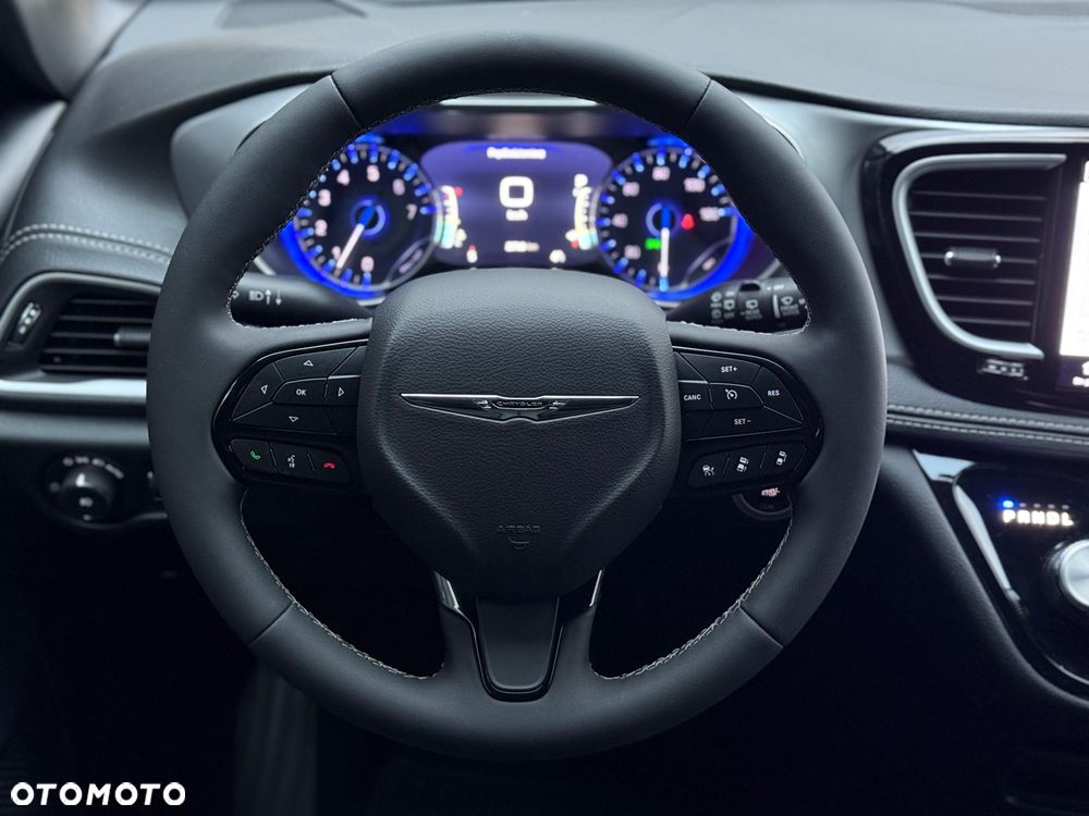 Chrysler Pacifica - 27