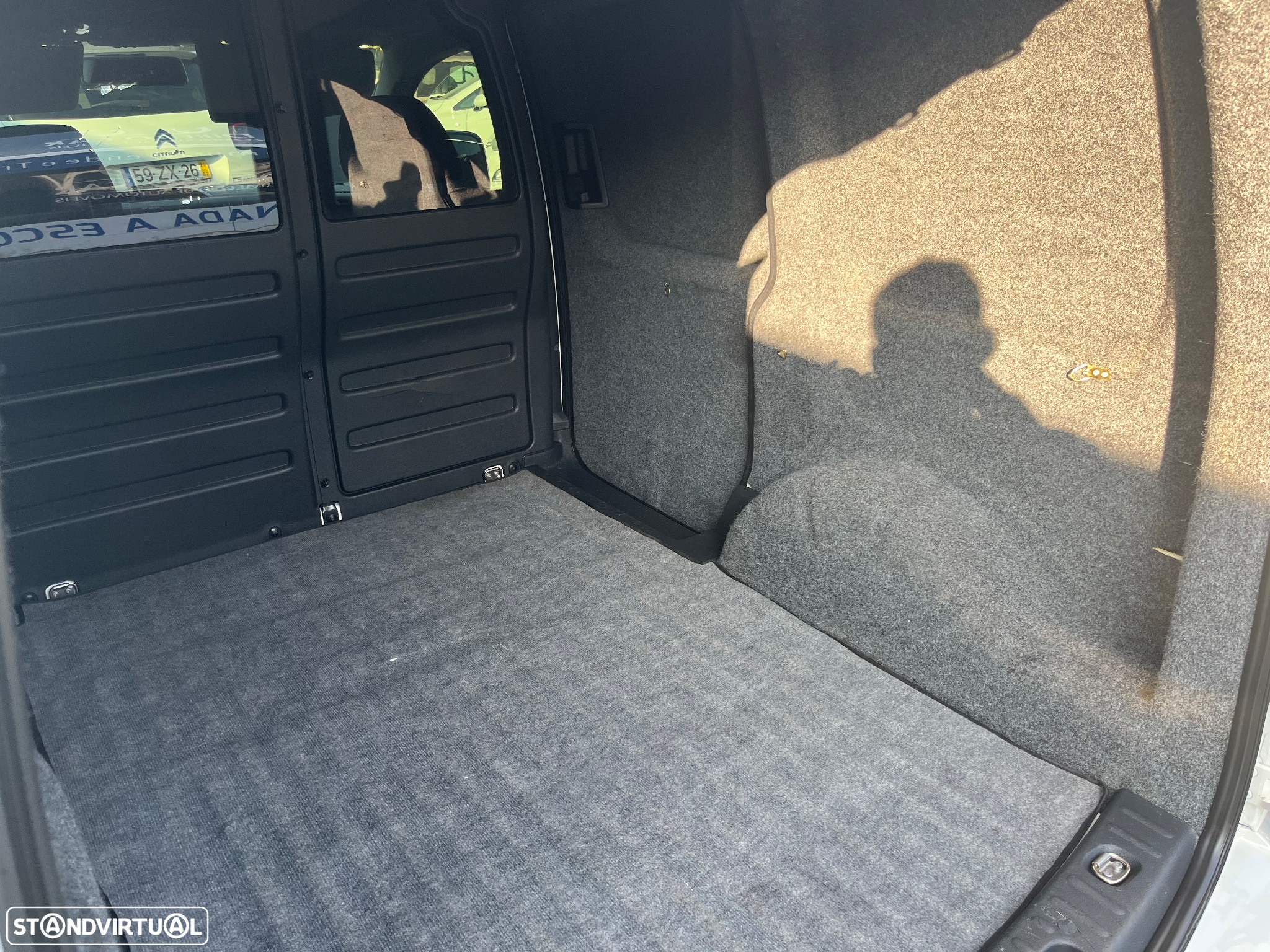 VW Caddy Van 2.0 TDi 150cv Confirtline - 20