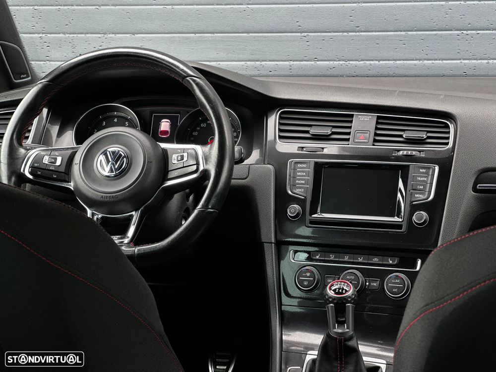 VW Golf GTI BlueMotion - 33