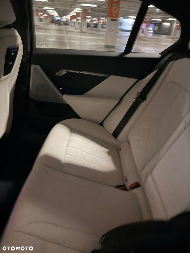 BMW Seria 5 520i mHEV - 12