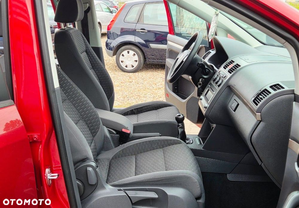 Volkswagen Touran - 26