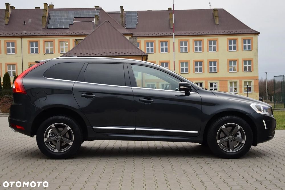 Volvo XC 60 D4 AWD Geartronic Momentum - 4