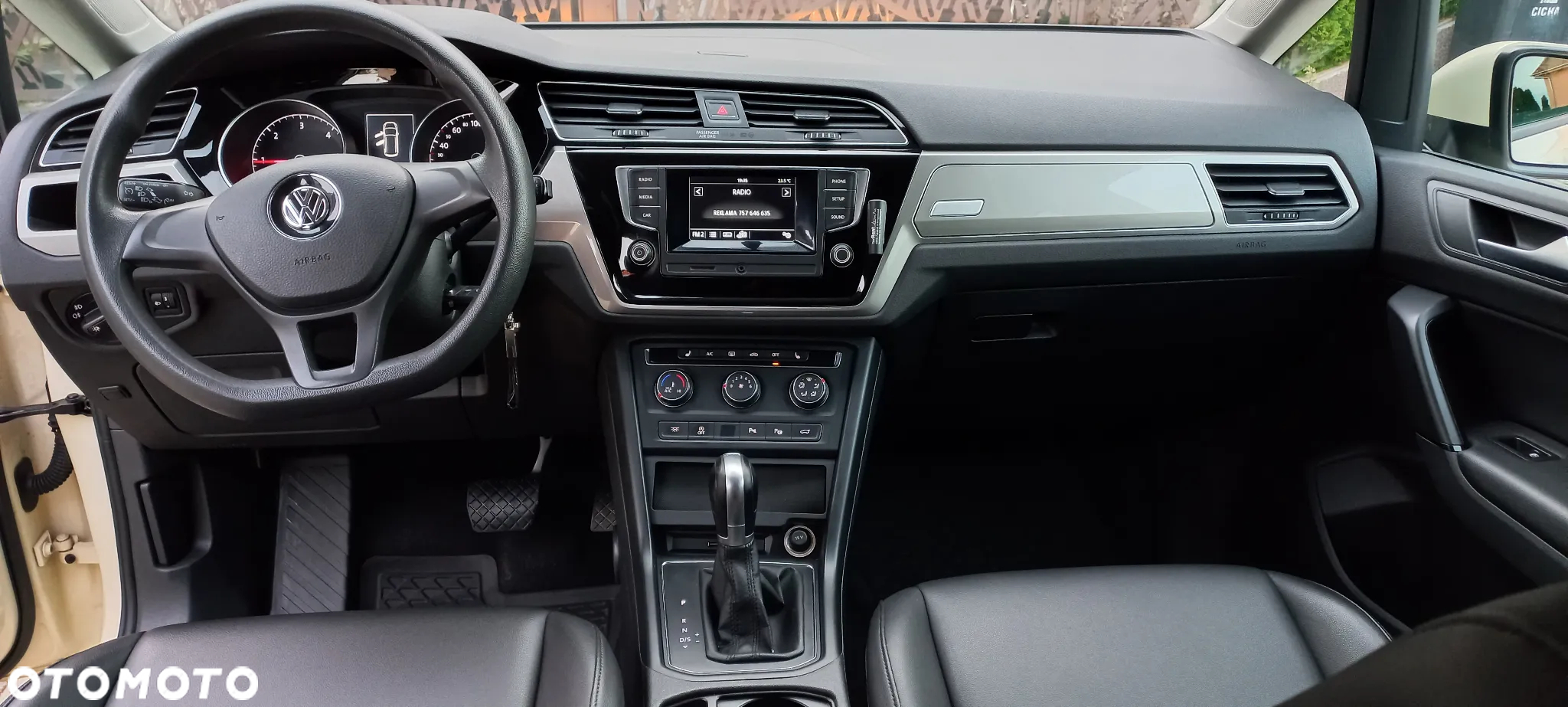 Volkswagen Touran - 11