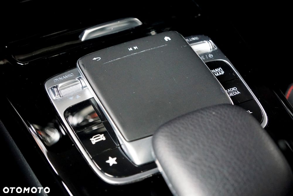 Mercedes-Benz CLA 180 7G-DCT AMG Line - 38