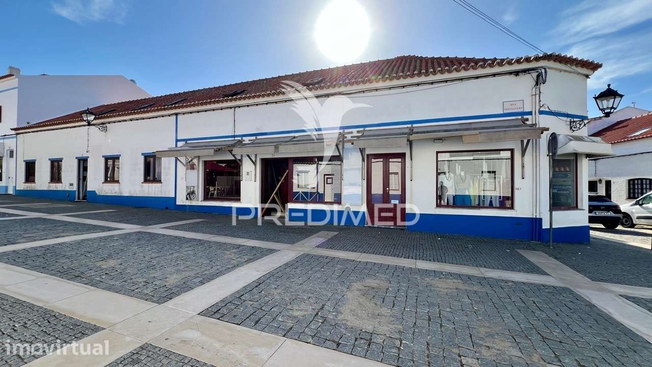 Moradia Com Logradouro e 2 Espaços Comerciais, Centro de Porto Covo. - Grande imagem: 3/35