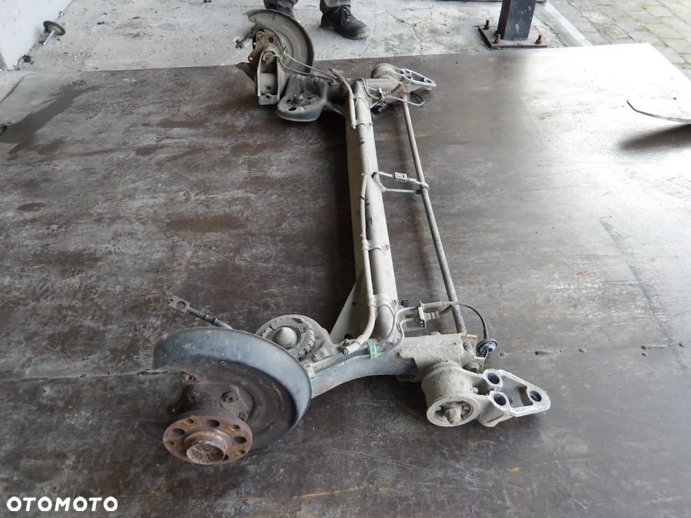 VW PASSAT B5 LIFT KOMBI 2.0 TDI BELKA ZAWIESZENIA TYLNA - 3
