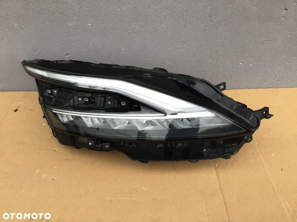 Lampa przednia prawa Nissan Qashqai J12 Full Led