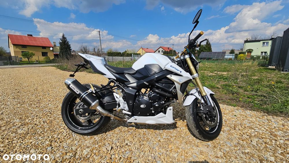 Suzuki GSR - 7