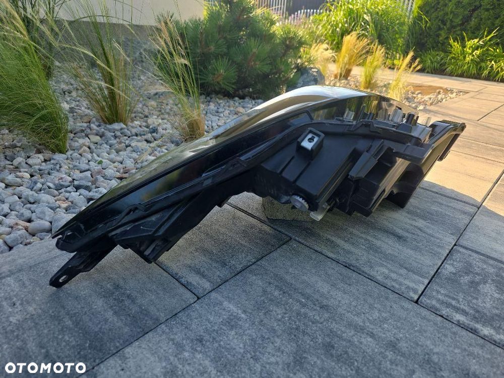 TOYOTA C-HR II 2 Lampa prawa przód Full Led Technology 81110-F4220-00 26R - 8