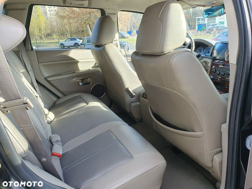Jeep Grand Cherokee - 16