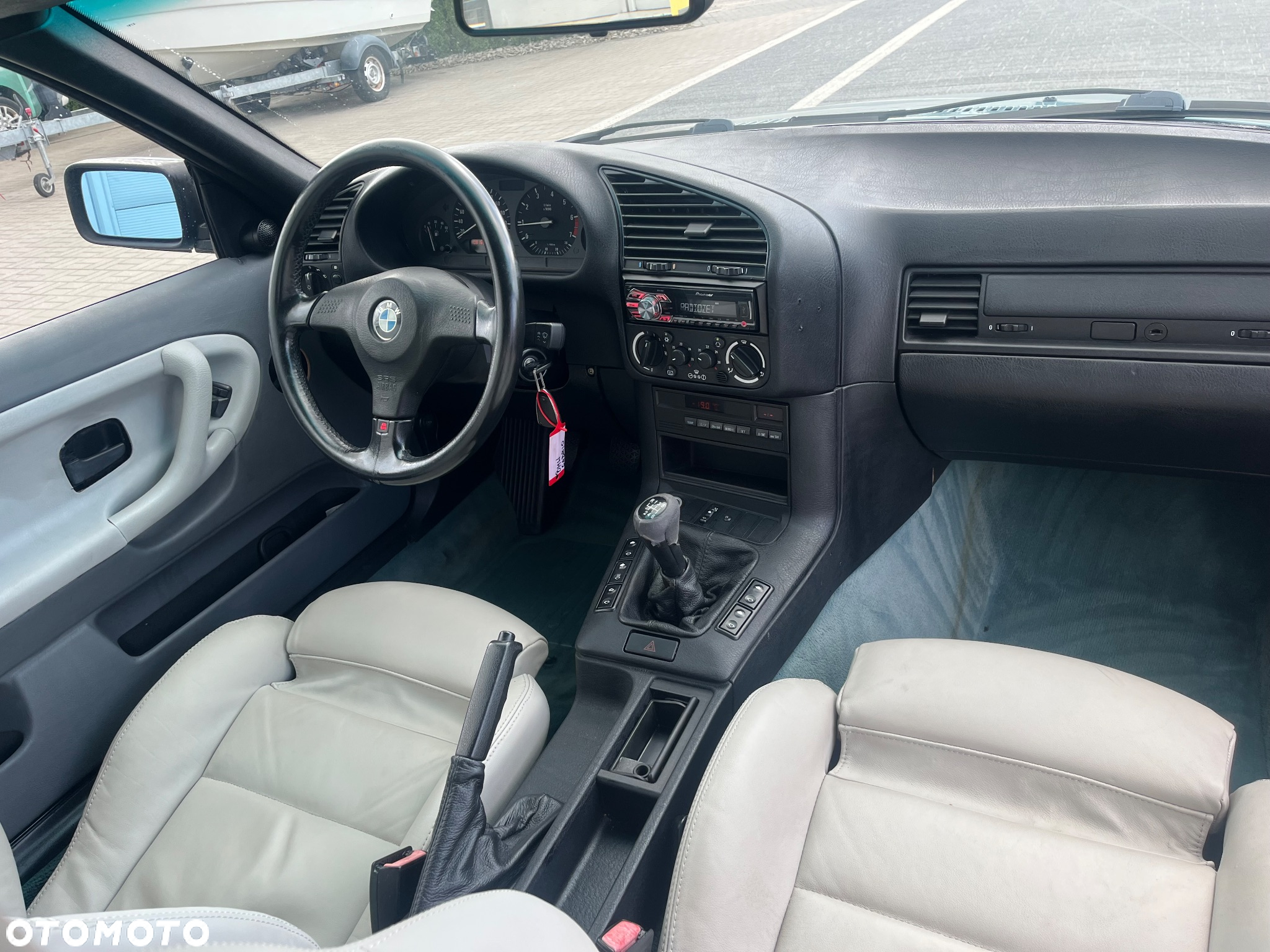 BMW Seria 3 318i Cabriolet - 29
