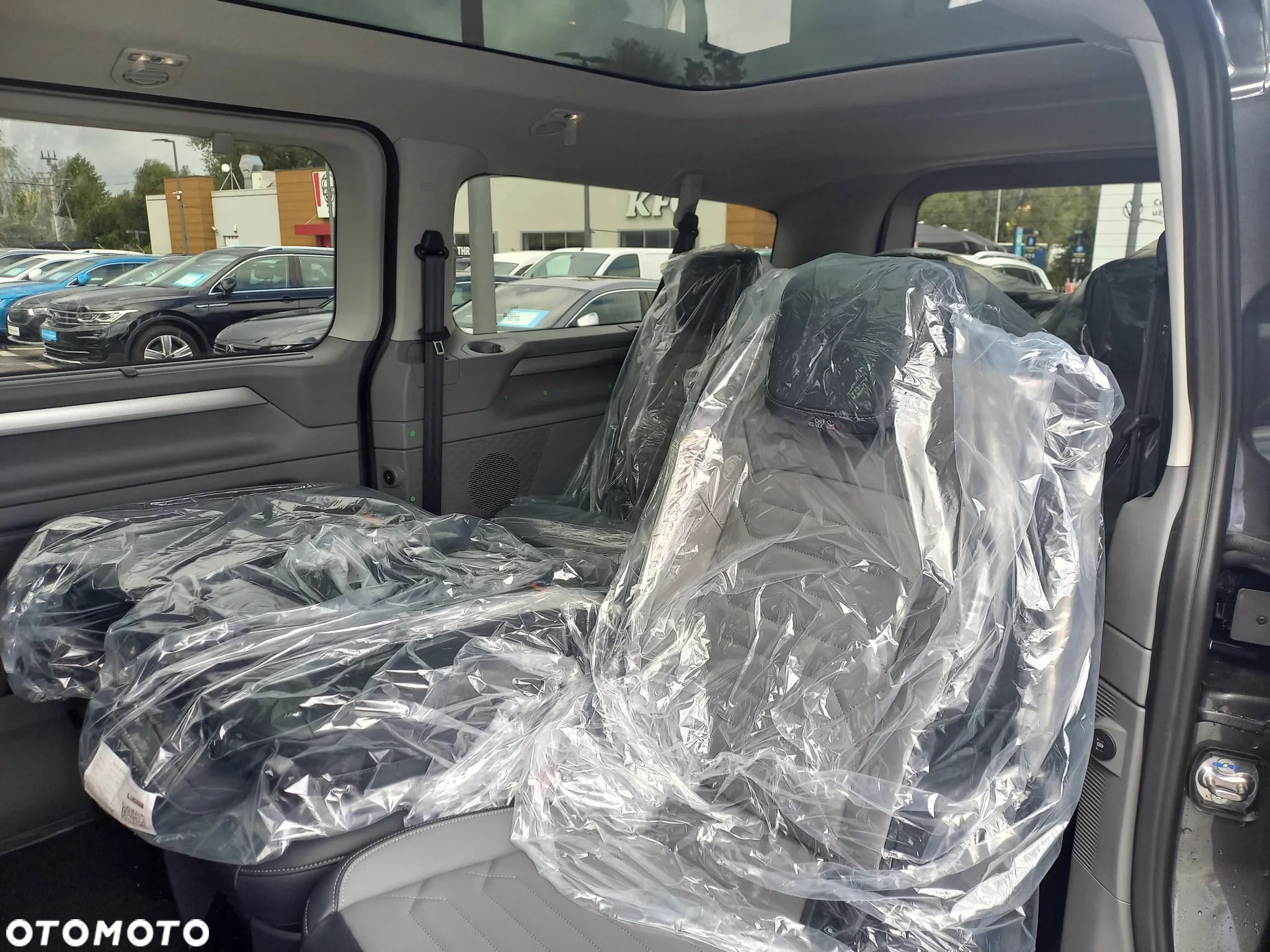 Volkswagen Caravelle - 6