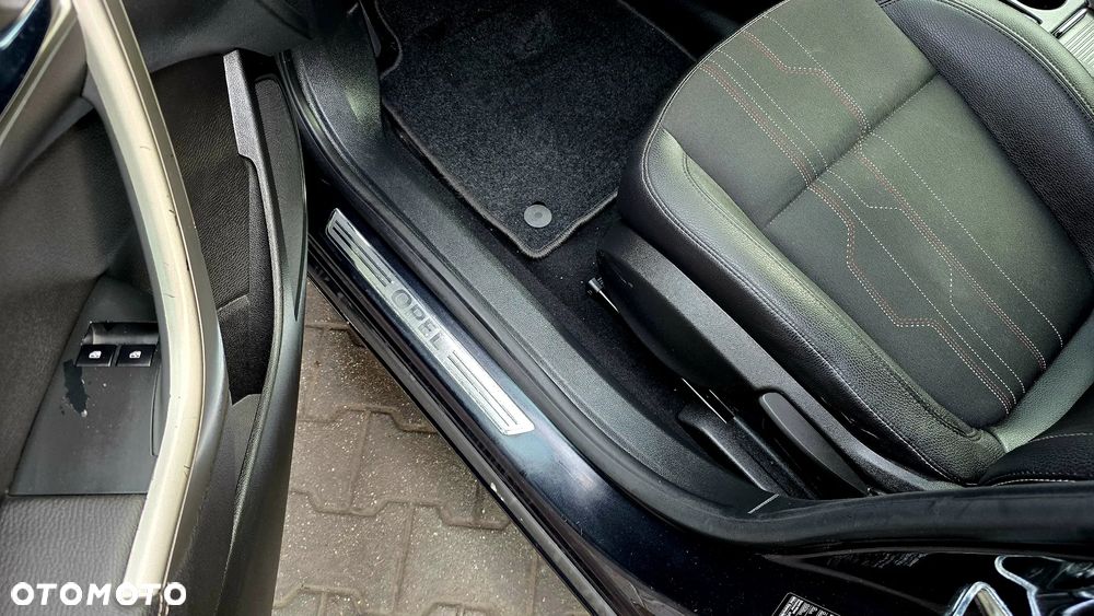 Opel Astra 1.4 Turbo Cosmo - 23