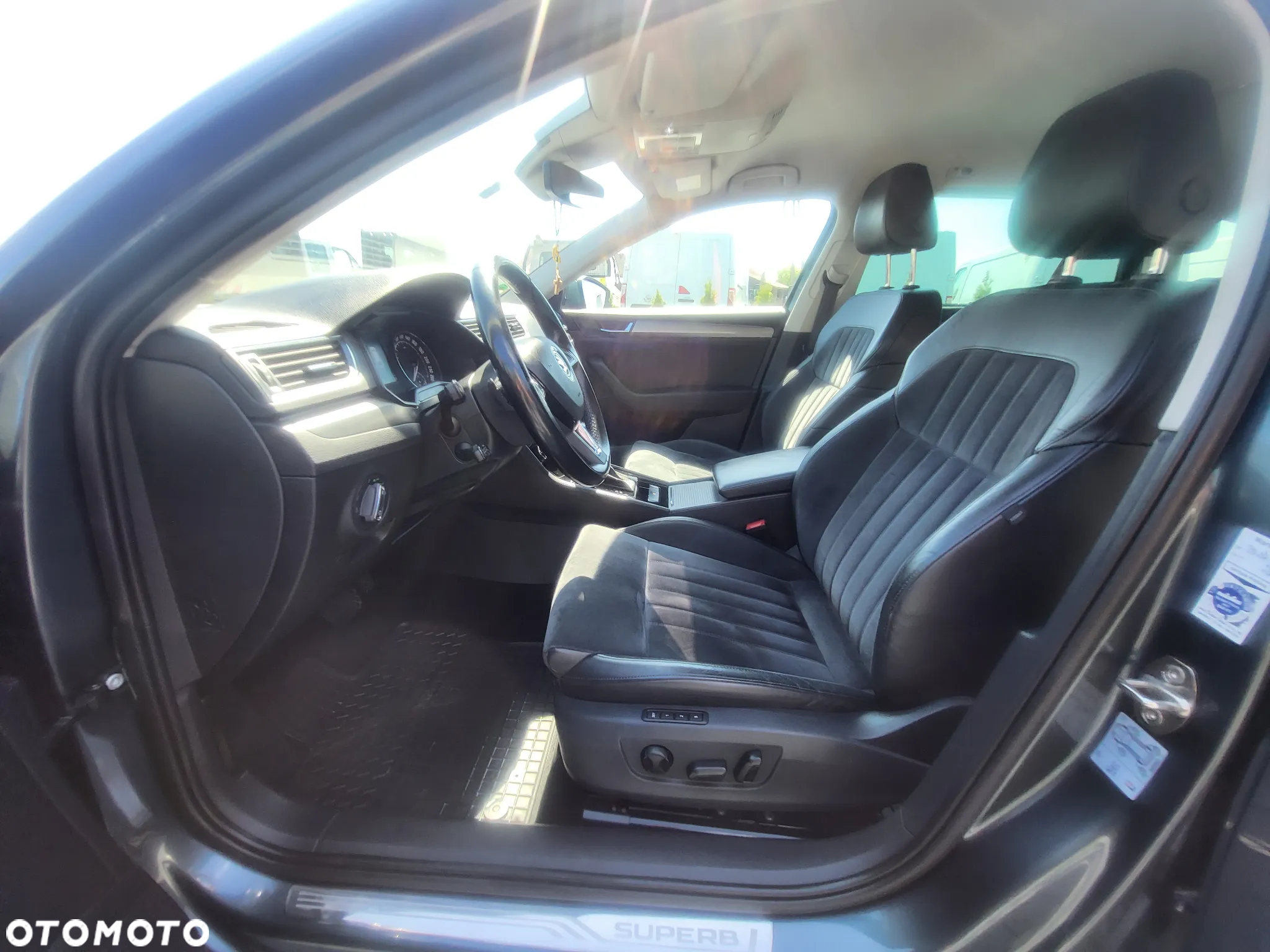 Skoda Superb 2.0 TDI DSG Sportline - 16