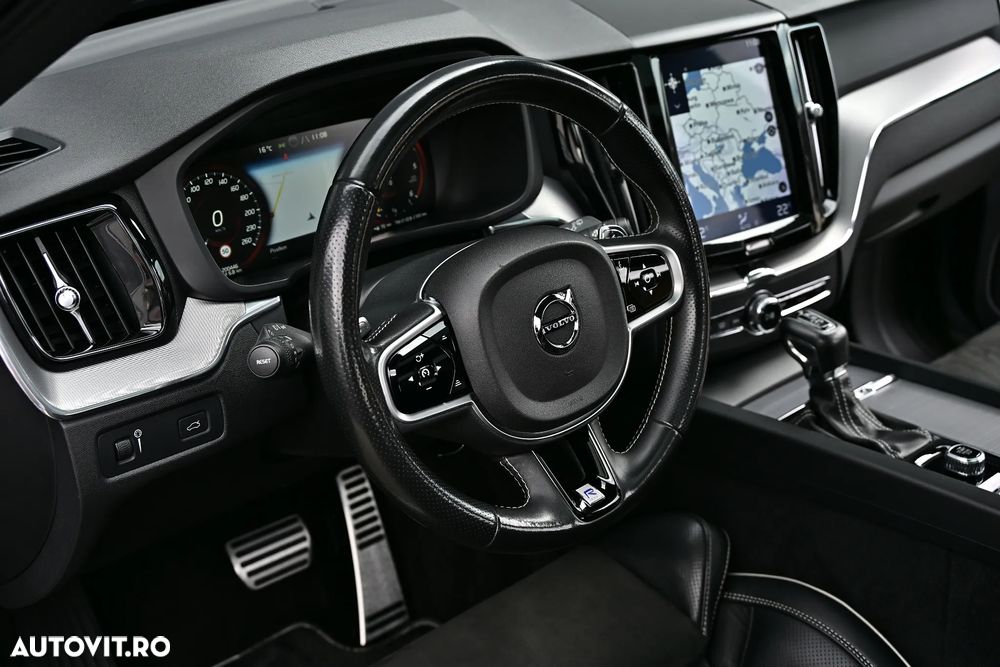 Volvo XC 60 D5 AWD R-Design - 17