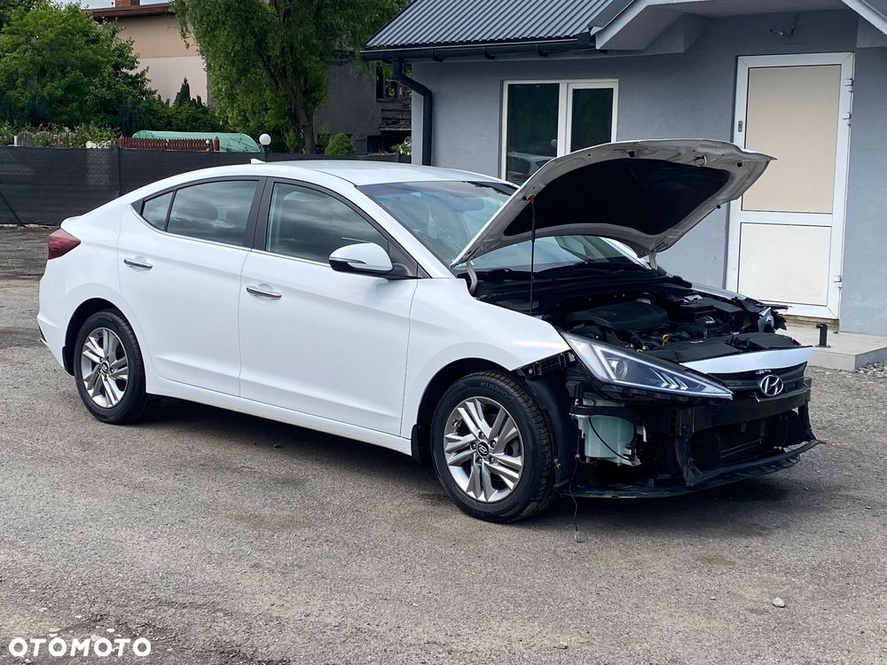 Hyundai Elantra 1.6 Comfort - 3