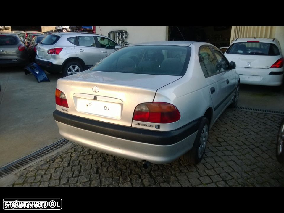 Toyota Avensis 2.0 TD 98 para peças - 2