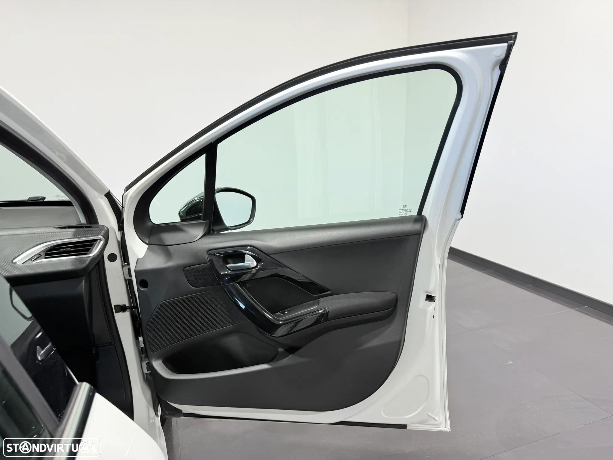 Peugeot 208 1.2 PureTech Allure - 38