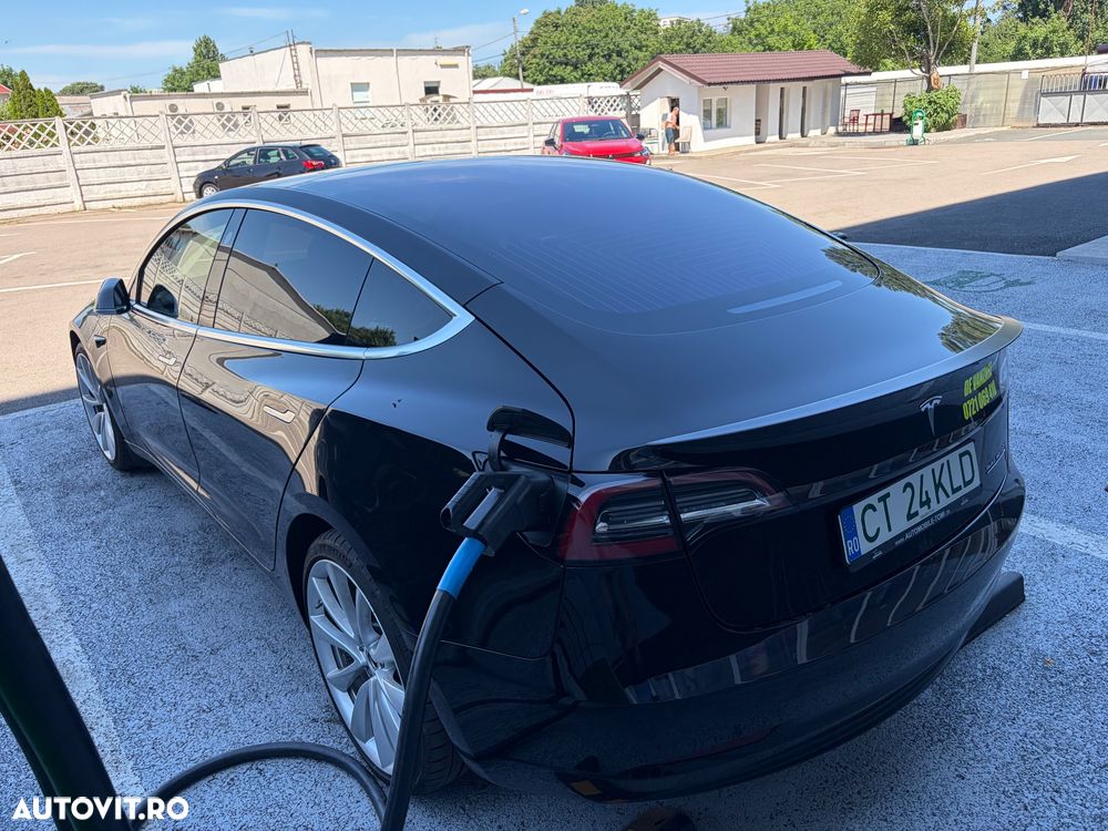 Tesla Model 3 - 4
