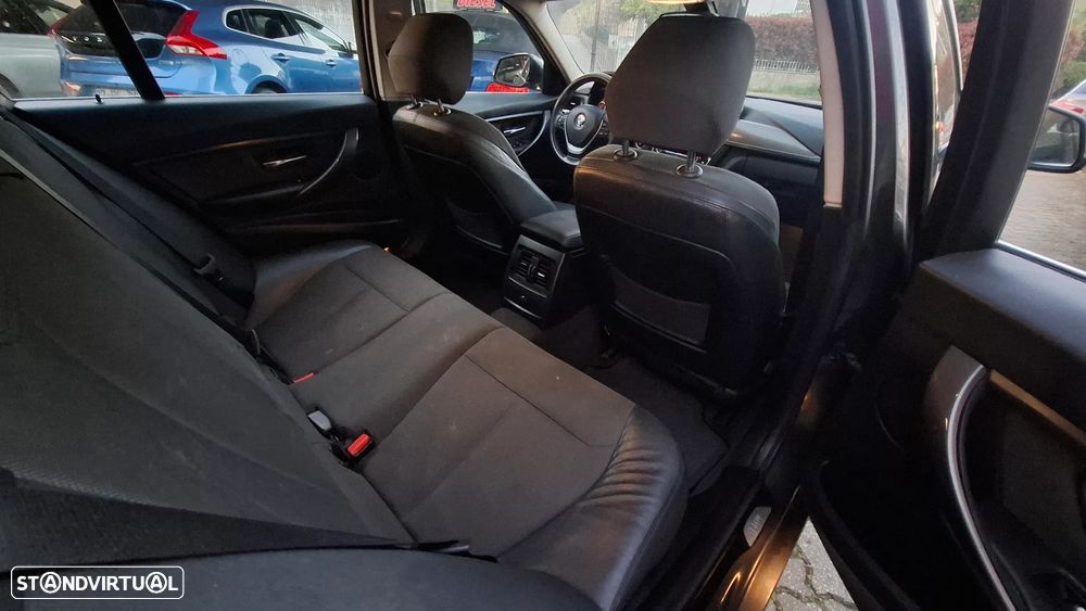 BMW 318 d Line Sport - 29