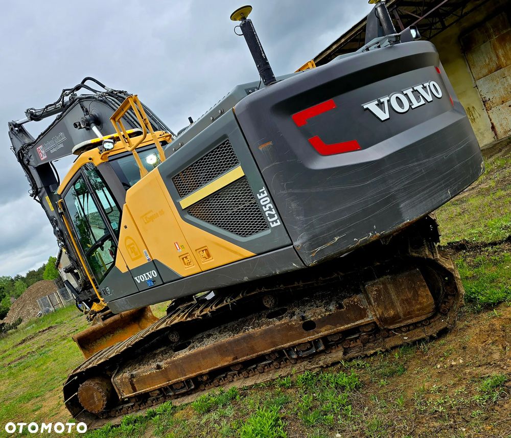 Volvo EC 250 EL - 9