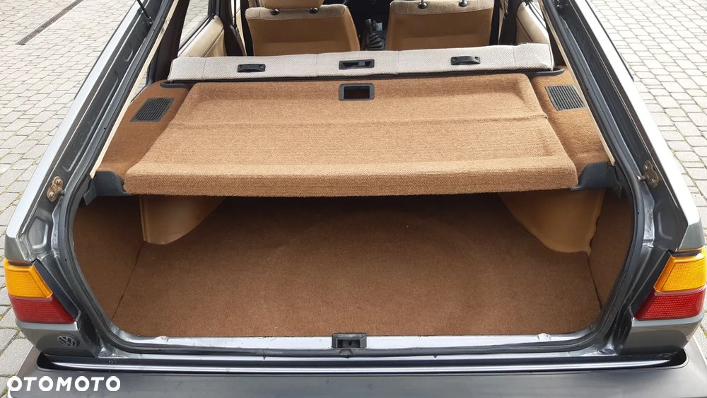 Volkswagen Passat 1.8 GL - 24