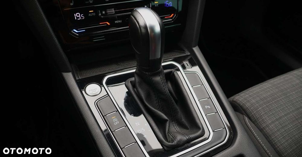 Volkswagen Passat - 29