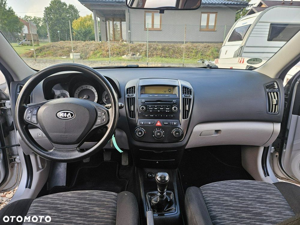 Kia Ceed - 12