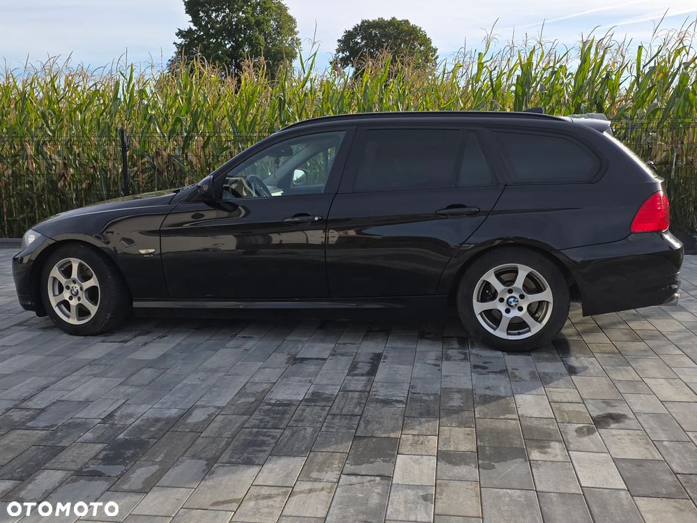 BMW Seria 3 320d DPF Touring - 8