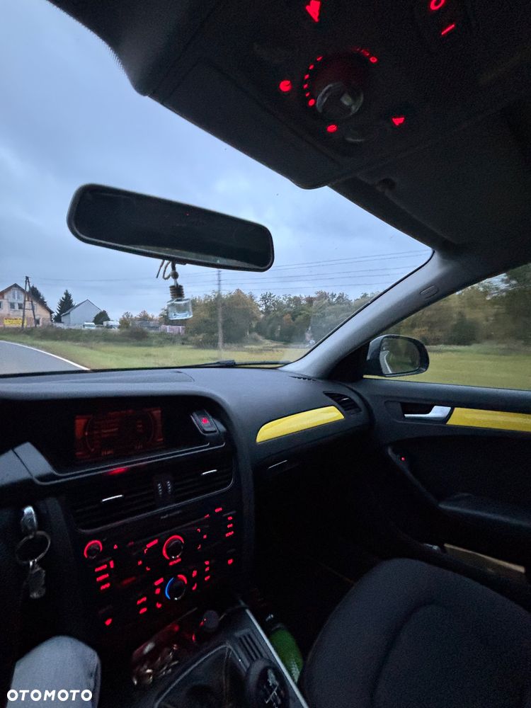 Audi A4 Limousine - 8