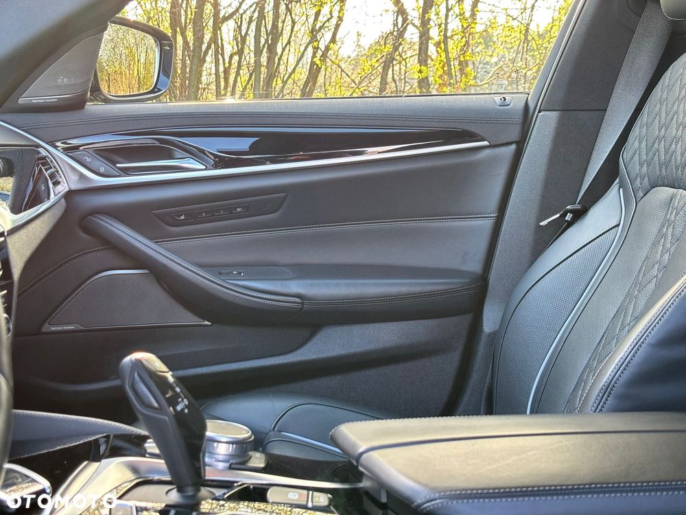 BMW Seria 5 530e iPerformance M Sport sport - 36