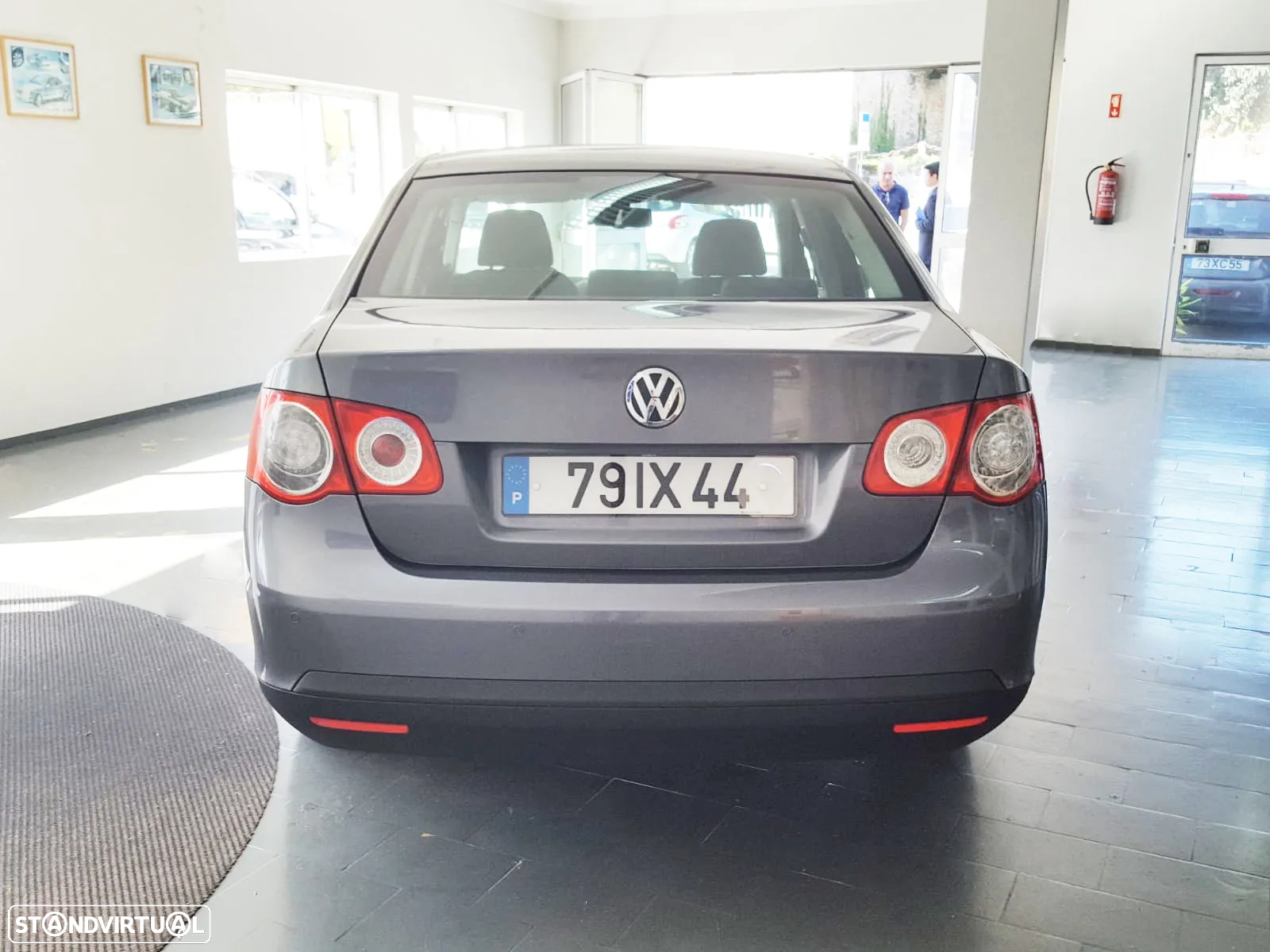 VW Jetta 1.6 TDi Confortline - 8