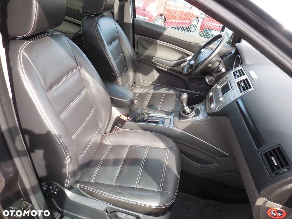 Ford Kuga - 10