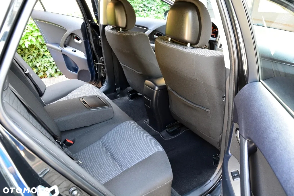 Toyota Avensis 1.8 Sol plus NAVI - 22